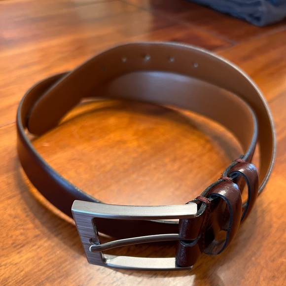 Jos-A-Bank leather belt - Picture 1 of 4